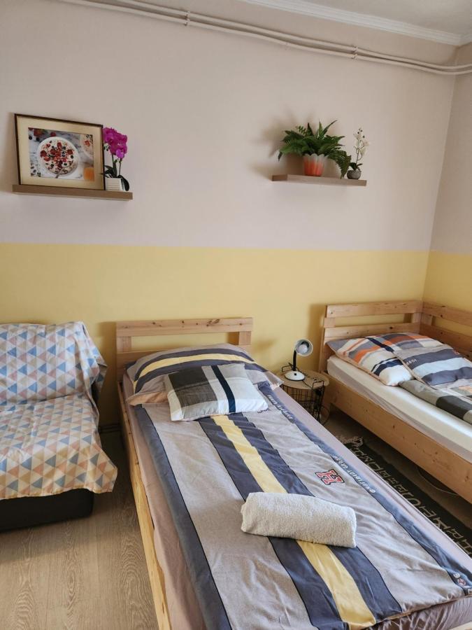 Orsi Apartman / Vendeghaz Kecskemet Exterior photo