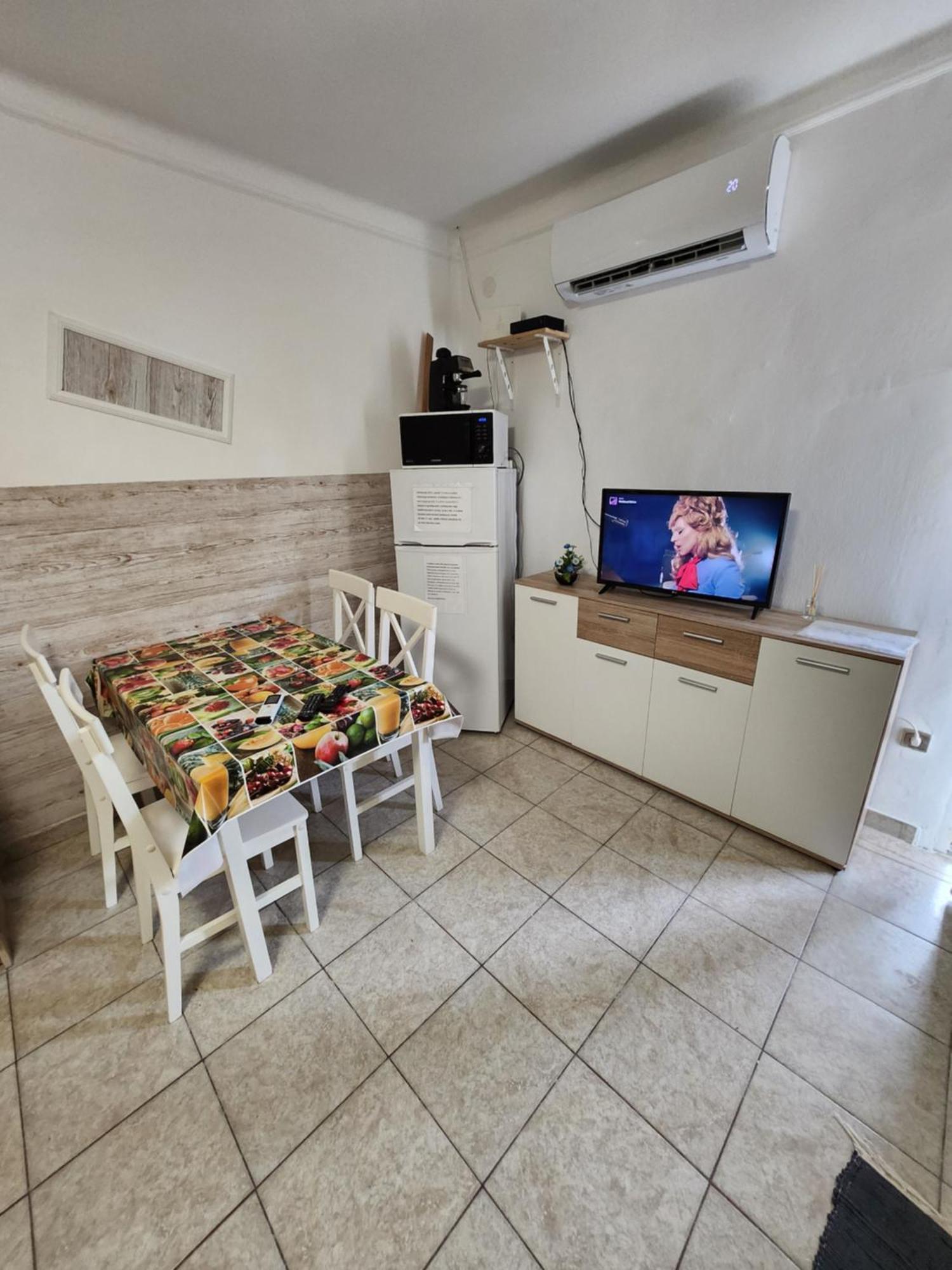 Orsi Apartman / Vendeghaz Kecskemet Exterior photo
