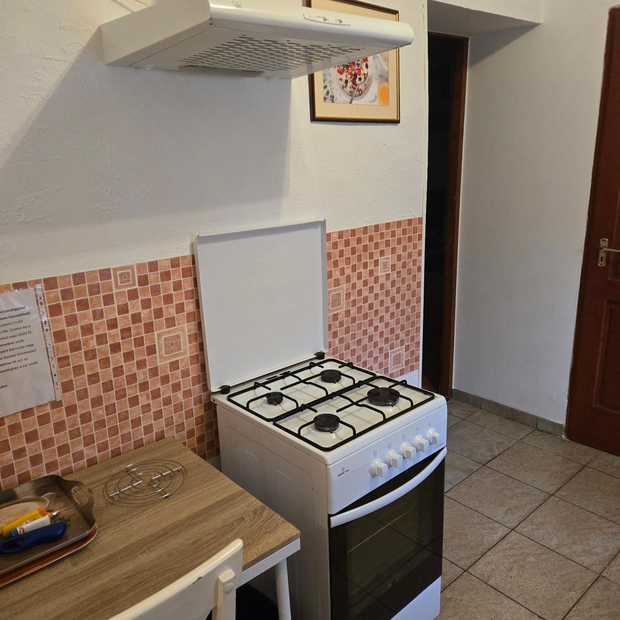 Orsi Apartman / Vendeghaz Kecskemet Exterior photo