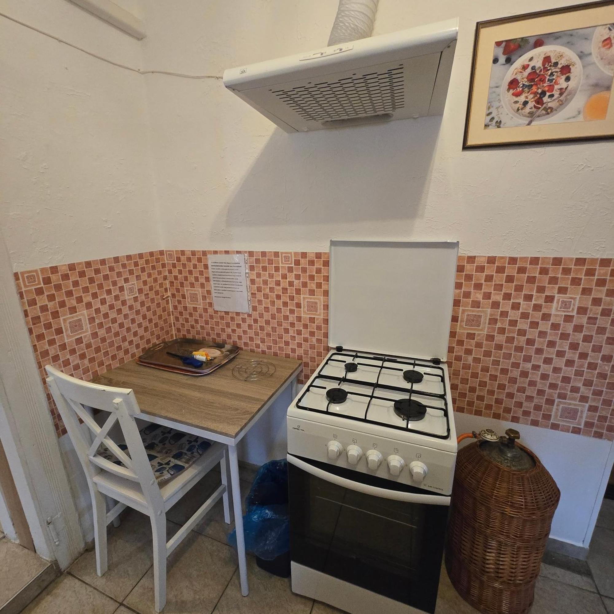 Orsi Apartman / Vendeghaz Kecskemet Exterior photo
