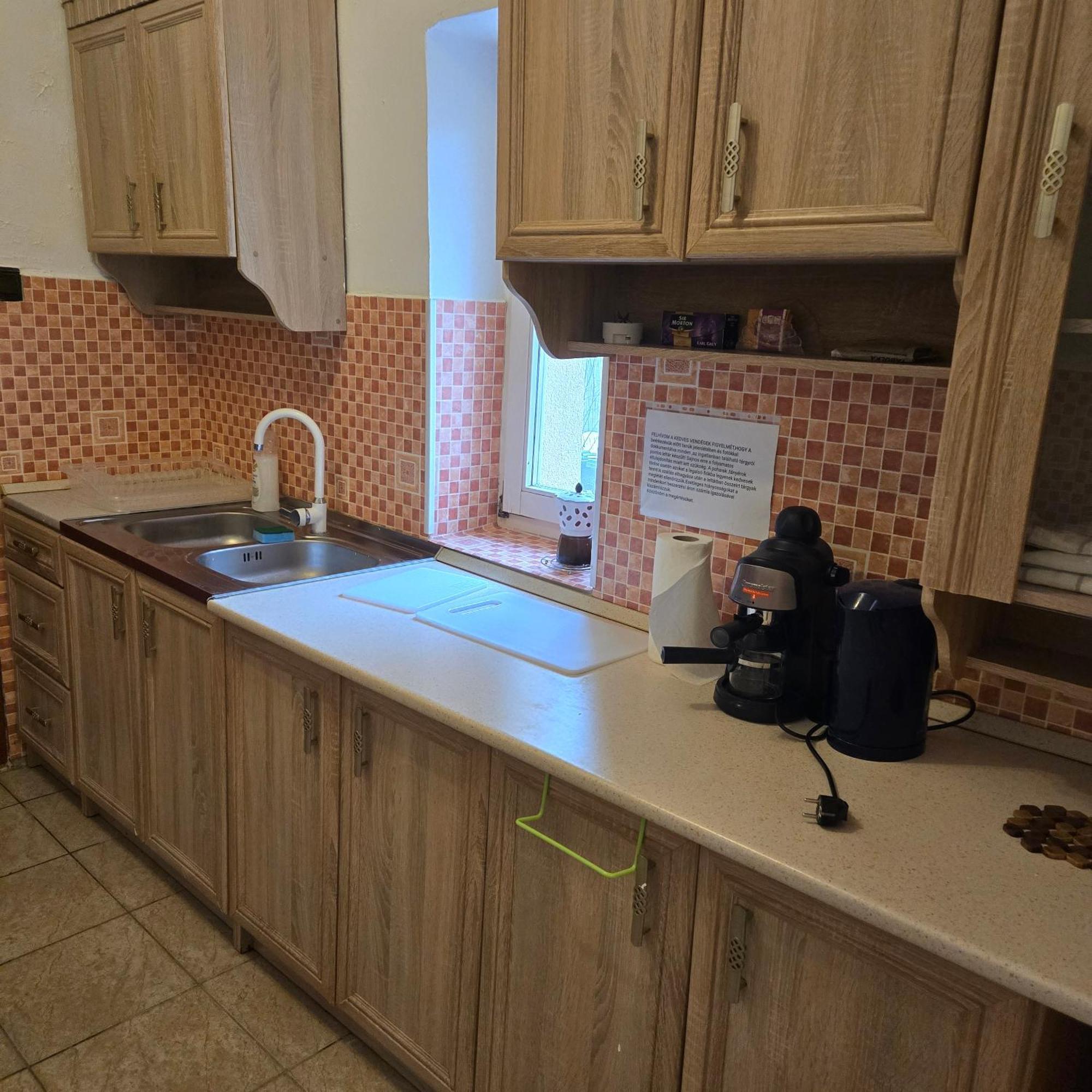 Orsi Apartman / Vendeghaz Kecskemet Exterior photo