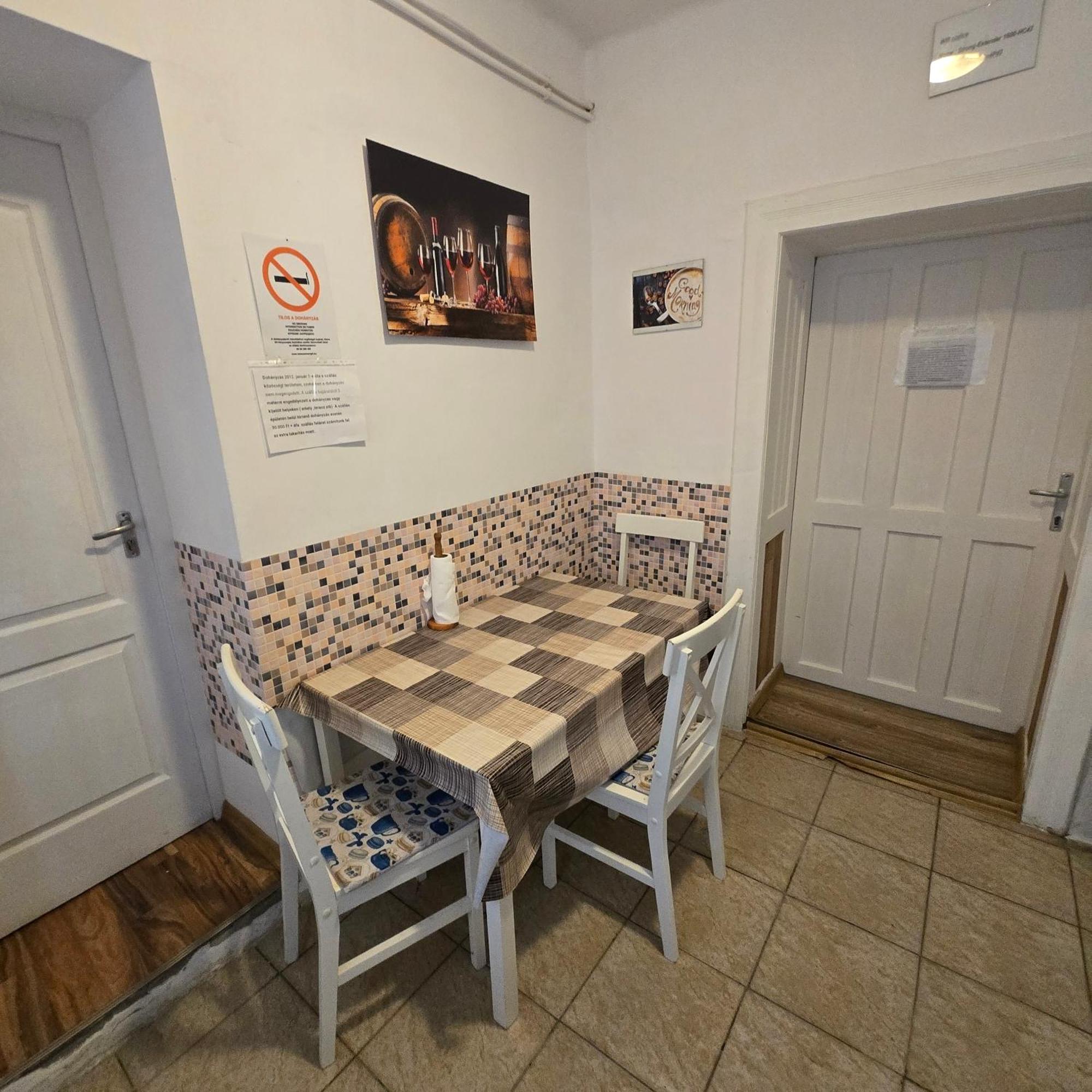 Orsi Apartman / Vendeghaz Kecskemet Exterior photo
